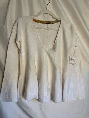 NWT Free People Lightweight Cream V-Neck Peplum Sweater Beachy Flowy Summer Knit